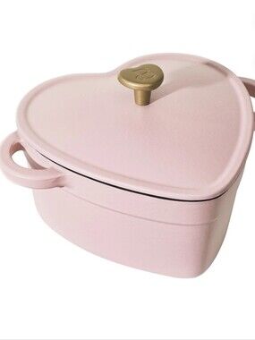 Beautiful 2QT Cast Iron Heart Dutch Oven- Pink